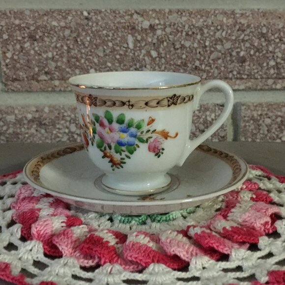 Minature Made In Japan Floral and Gold Teacup & Saucer Set - Picture 3 of 16